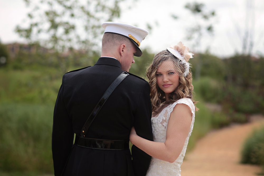 Муж военный отпуск жены. Жених военный. Свадьба с военным. Жених в военной форме. Невеста офицера.